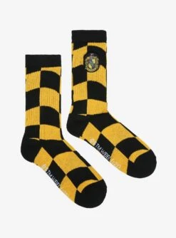 Harry Potter Hufflepuff Crest Wavy Checkered Crew Socks - BoxLunch Exclusive -Boxlunch 19465594 av2