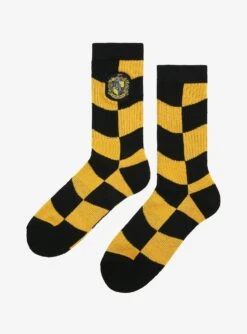 Harry Potter Hufflepuff Crest Wavy Checkered Crew Socks - BoxLunch Exclusive -Boxlunch 19465594 av3